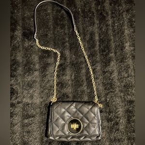 Banana Republic Ladies Purse crossbody or over the shoulder! Great quality!🥰🥰